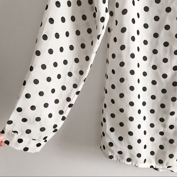 $15 for 3 ⭐️Dot pattern blouse - Picture 6 of 12